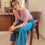 Namitha Pramod Instagram – `Korach Jaada aayalo‘ 😝 🙏🏼

In for some serious discussions?
Okay meet the expert from Ethire ✨

#inbetweenshoot #ethire #actorslife