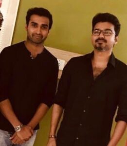 Nandha Durairaj Instagram - வரலாற்றில் ஒரு தலைவன் உருவாகுவான்
எரித்தாலும் புதைத்தாலும் அழியாமலே
வருங்காலம் பேர் சொல்ல உரமாகுவான்..The voice of millions..U r an inspiration sir..Keep entertaining us..#29yearsofvijayism #29yearsofvijaysupremacy #vijay #vijayfans #vijaythalapathy #vijayactor @thalapathyfanspage__ #thalapathyvijay #thalapathy #thalapathivijay