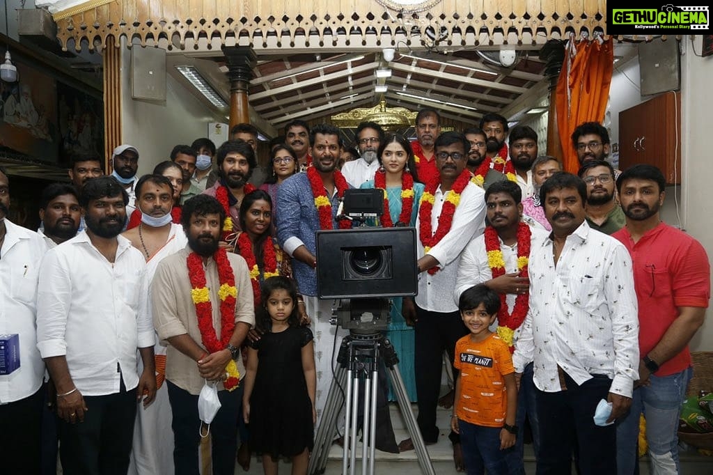 Nandha Durairaj Instagram - Here we go!!! Catch a glimpse of #Vishal32 launch from #Aug29. https://t.co/yUWN5RDs0u #GlimpseOfVishal32 #Launch #V32 @actorvishalofficial @ranap_roductions @thesunainaa @balasubramaniem_dop @samcsmusic @dhilipaction @actorramana_official @johnsoncinepro