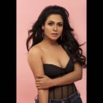 Nandini Rai Instagram - Let's start..... With new.... Photography : @shareefnandyala Styling : @stylebyshree Makeup: @maskmakeupartist Hair : @hairologyby_chinna #new #look #black #nandinirai