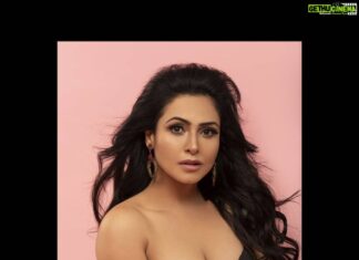 Nandini Rai Instagram - Let's start..... With new.... Photography : @shareefnandyala Styling : @stylebyshree Makeup: @maskmakeupartist Hair : @hairologyby_chinna #new #look #black #nandinirai