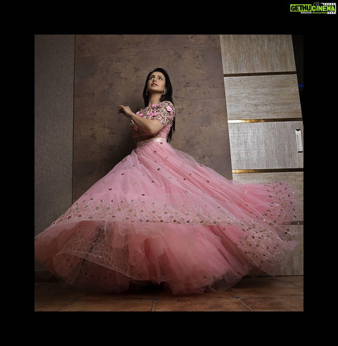 Nandini Rai Instagram - Pink is my signature color." "Be a flamingo in a flock of pigeons. Coustume : @rohisboutique9 Jewelry : @mangatraineeraj Photography : @nikkhil_bareli Styling : @fashionartisto Makeup : @blushmakeupmagician Hair : @srinu_hairstylist . #designer #stylist #ootd #pink