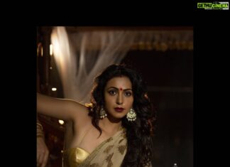 Nandini Rai Instagram - Every movement is a fresh beginning... #newbeginnings #look #traditional #saree