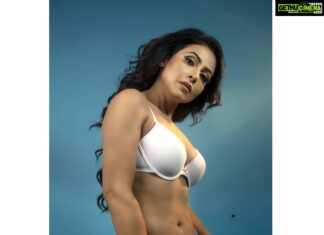 Nandini Rai Instagram - A good thing is all the sweeter when won with pain. Photography : @chinthuu_klicks Makeup: @nookesh.malla Hair:@gsriramkrishna_hair_stylist styled: @sushmitha_bommidi #goodvibes #sweet #win #pain