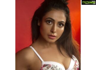 Nandini Rai Instagram - Change your thinking, change your life. Photography : @chinthuu_klicks Makeup: @nookesh.malla Hair:@gsriramkrishna_hair_stylist styled: @sushmitha_bommidi #change #thinking #life #lifestyle