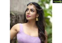 Nandini Rai Instagram - When you change the way you look at things, the things you look at change Photography : @chinthuu_klicks Makeup: @nookesh.malla Hair:@gsriramkrishna_hair_stylist styled: @sushmitha_bommidi #change #saree #styleoftheday #hairstylist