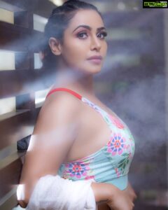 Nandini Rai Instagram - Nobody looks like what they really are on the inside. ... #looks #eyeshadow #eye #gym