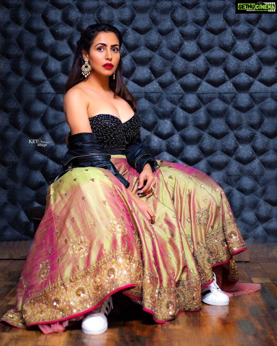 Nandini Rai Instagram - “Look forward, not behind. Your best days are still out in front of you. Be focused and keep your dreams ALIVE. #lookoftheday #focused #dreams #alive
