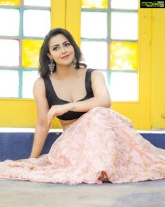 Nandini Rai Instagram - Let us always meet each other with smile, for the smile is the beginning of love.

#smiles #meeting #loveyourself #behappy