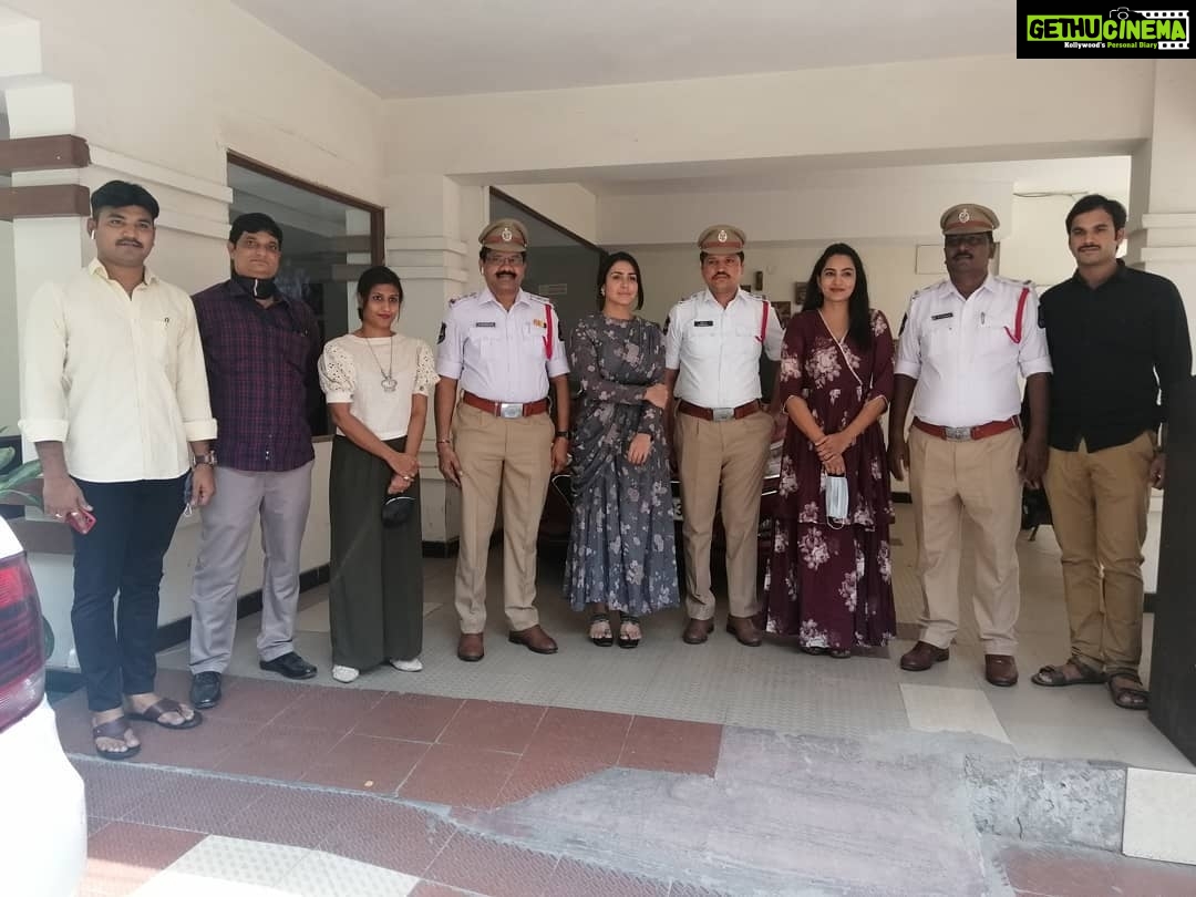 Nandini Rai Instagram - Thankyou hyderabad police for the opportunity and thankyou for protecting all of us. We are in this together.. #indiafightscorona #covi̇d19 #police #hyderabad