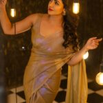 Nandini Rai Instagram - The future belongs to those who believe I the beauty of the dreams Photography : @chinthuu_klicks Makeup: @deepikakarnanimakeovers Hair stylist : @hairstyleby_vamsi styled: @sushmitha_bommidi Assisted by :@hamitha_dekka Location :@themayabazar #sarees #lightroom #future #believe #beauty