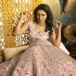 Nandini Rai Instagram - Absence makes the heart grow fonder...... Photography :@chinthuu_klicks Outfit : @sashivangapallicouture Jewelry : @pmj_jewels Makeup: @deepikakarnanimakeovers Hair stylist : @hairstyleby_vamsi styled: @sushmitha_bommidi Assisted by :@hamitha_dekka Location : @themayabazar #picture #day5 #jewels #lehenga #design