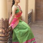 Nandini Rai Instagram - Every sari talks, more than you know and I know.... Photo click : @chinthuu_klicks Jewellery : @pmj_jewels Makeup: @deepikakarnanimakeovers styled: @sushmitha_bommidi Assisted by :@hamitha_dekka Location : @themayabazar