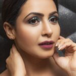 Nandini Rai Instagram - “The most beautiful makeup of a woman is passion. But cosmetics are easier to buy.” New Range Of Eyeshadow palettes from @trysugar has been launched recently and I have done various looks using the 4 eyeshadow palettes which are - 1.FLAWLESS -Warm Neutral Palette 2.WARRIOR -Smokey Palette 3.FANTASY -Mauve Palette 4.FETISH -Nudes Palette #eyeshadowlooks #cosmetics #onlineshopping #eyes