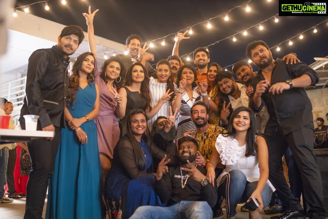 Nandini Rai Instagram - It was my birthday evening when all my friends made it to wish me on this special day and I heartfully thank each one of you for coming and letting me know how much you all love me ❤️ #birthday #bigboss #family #happy #bigboss3telugu #reunion