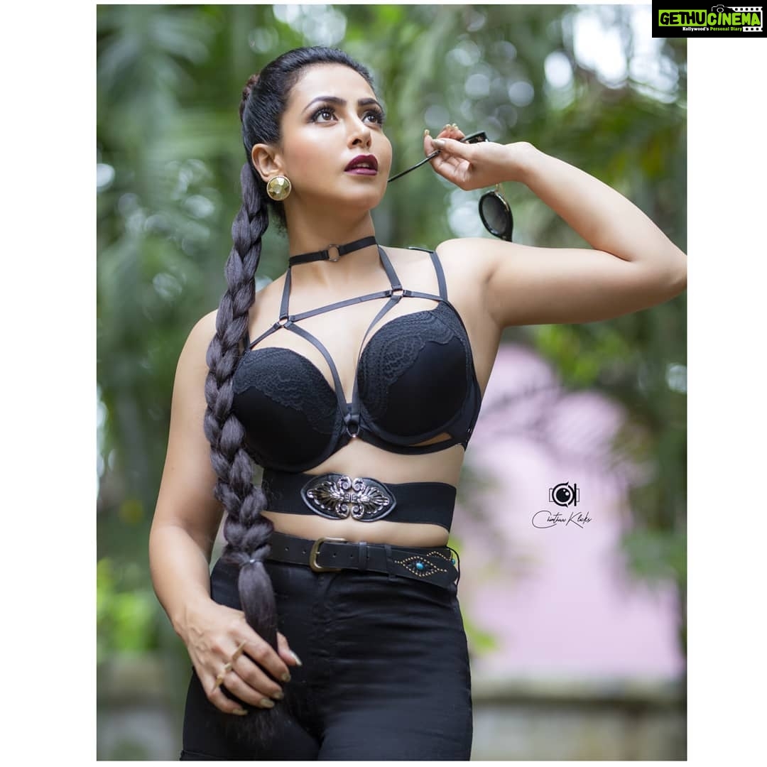 Nandini Rai Instagram - If I want to knock a story off the front page, I just change my hairstyle. Photo click : @chinthuu_klicks Makeup: @nookesh.malla, @sindhujaareddy Hair stylist : @srinu_hairstylist #fashion #hairstyles #black #look #class