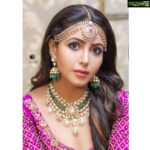 Nandini Rai Instagram - Wearing a beautiful piece of jewellery should make you smile. Costume : @aashasofficial Photo click : @chinthuu_klicks Jewellery : @kalasha_finejewels Makeup: @nookesh.malla Hair stylist : @srinu_hairstylist Location : @thefotogarage #love #necklace #earrings #instabeauty The Foto Garage