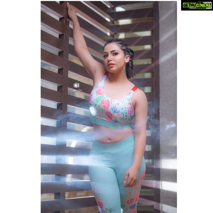 Nandini Rai Instagram - Don't wish for a good body, work for it ποΈββοΈ Outfitby: @stylebyand Photo click : @chinthuu_klicks Makeup: @makeup_by_poornima Hair stylist : @hairologyby_chinna @elleindia #stylebyand #andwomen #gym #motivation #andirise