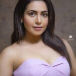 Nandini Rai Instagram - Big journeys begin with small steps Costumes : @forevernew_india Photo click : @chinthuu_klicks Makeup: @makeup_by_poornima Hair stylist : @hairologyby_chinna #onlineshopping #brand #costume