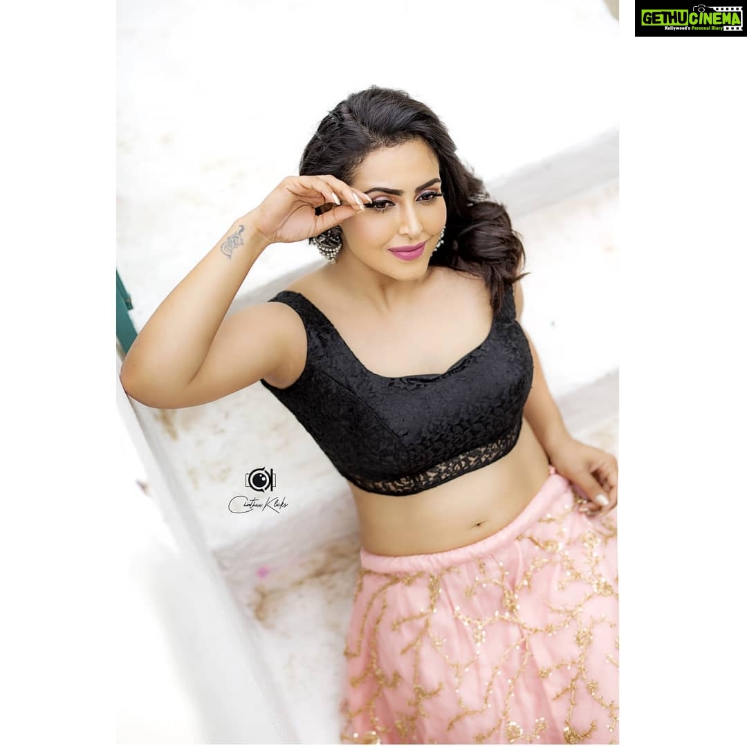 Nandini Rai Instagram - I don't do fashion. I am fashion Costumes : @crazzy_cutz Photo click : @chinthuu_klicks Makeup: @makeup_by_poornima Hair stylist : @hairologyby_chinna Jewellery : @fashions_of_bhavya Location : @thedramaland #fashion #fashionable #stylish