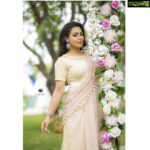 Nandini Rai Instagram - Why should a women have to pick between global domination and having the love of her life? Costume : @myglobaldesi Photo click : @chinthuu_klicks Makeup: @makeup_by_poornima Hair stylist : @hairologyby_chinna Location : @thedramaland #branding #collaboration #onlineshopping #shopping