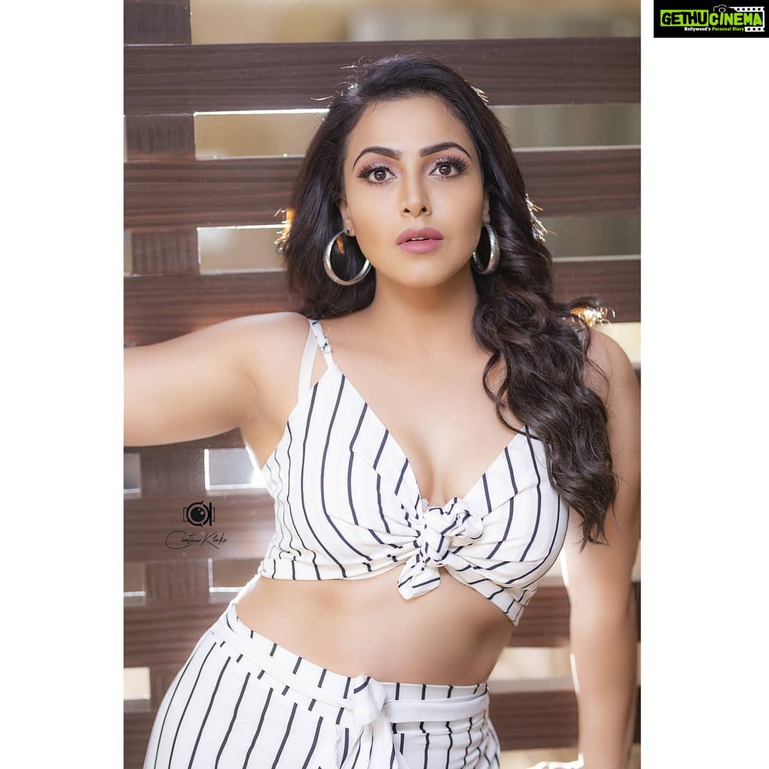 Nandini Rai Instagram - I am not a shopaholic I am helping the economy. #outfitoftheday Wearing @urbanic_official Shop This #Urbanic from Here : https:// www.urbanic.com ( Link in Bio ) You Can Use code "nandini" to Avail Good Discount on urbanic Shopping Costume : @urbanic_official Photo click : @chinthuu_klicks Makeup: @makeup_by_poornima Hair stylist : @hairologyby_chinna #collaboration #favourite #fashion