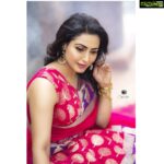 Nandini Rai Instagram - Red goes with everything and red goes with nothing. Costume : @beyou_pooja Photo click : @chinthuu_klicks Makeup: @makeup_by_poornima Hair stylist : @hairologyby_chinna Jewellery : @fashions_of_bhavya Location : @thedramaland