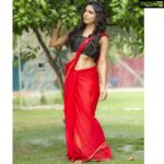 Nandini Rai Instagram - Only an Indian woman can wrap six yards of fabric in a way that covers enough to make her look modest yet bare enough to make her look sexy! Photo click : @chinthuu_klicks Makeup : @makeup_by_poornima Hair stylist : @hairologyby_chinna Location : @thedramaland #photoshoot #saree #red #black The Drama Land