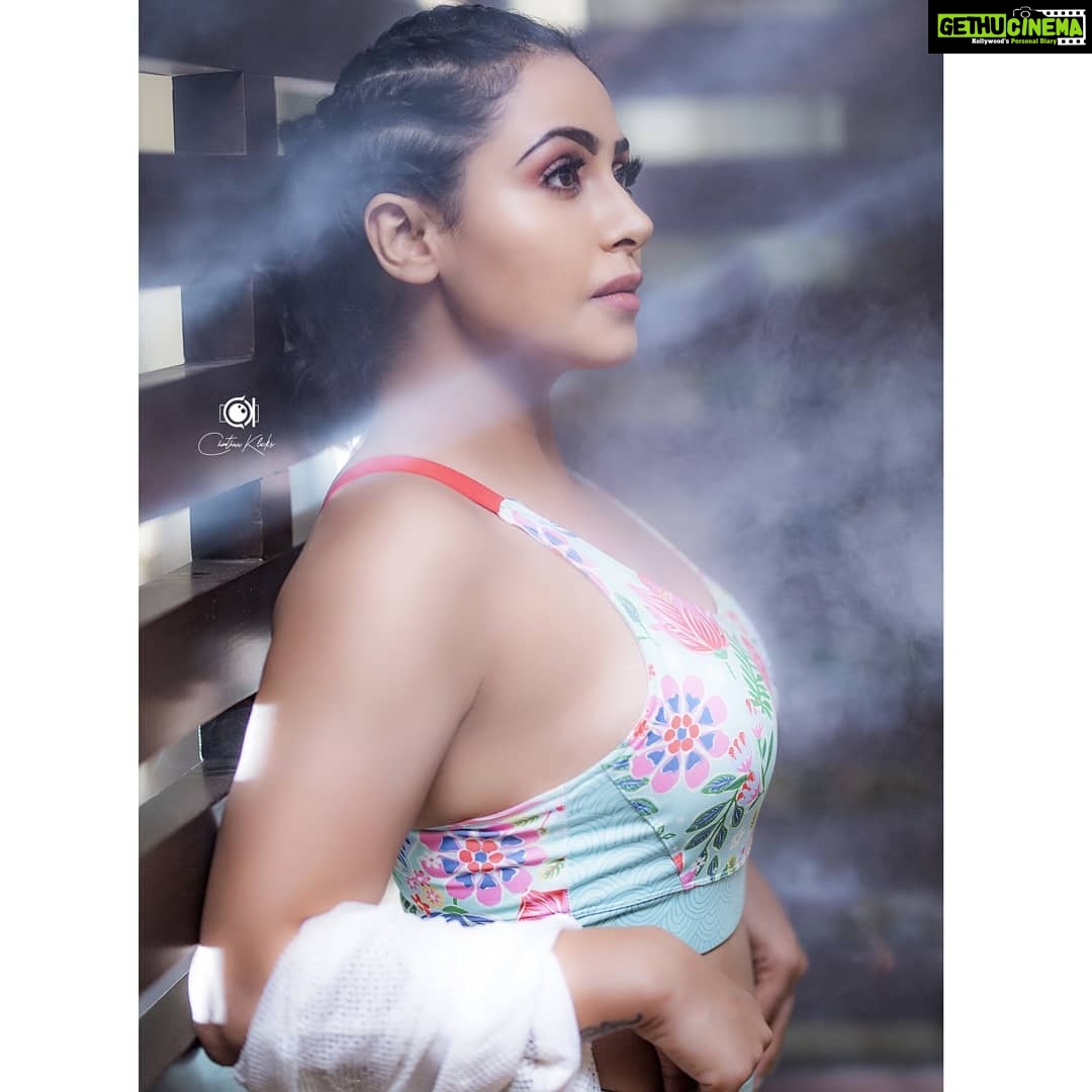 Nandini Rai Instagram - Every day is a new opportunity. ... Outfitby: @stylebyand Photo click : @chinthuu_klicks Makeup : @makeup_by_poornima Hair stylist : @hairologyby_chinna #gym #andgirl #photoshoot #ANDActive #ANDWomen