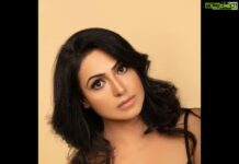 Nandini Rai Instagram - Happy weekend...... Photography : @shareefnandyala Styling : @stylebyshree Makeup: @maskmakeupartist Hair : @hairologyby_chinna #weekend #fashionweek #nandinirai #black