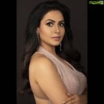 Nandini Rai Instagram - Everything has beauty.....but not everyone sees it..... Photography : @shareefnandyala Styling : @stylebyshree Makeup: @maskmakeupartist Hair : @hairologyby_chinna #nandinirai #beauty #ootd #pic