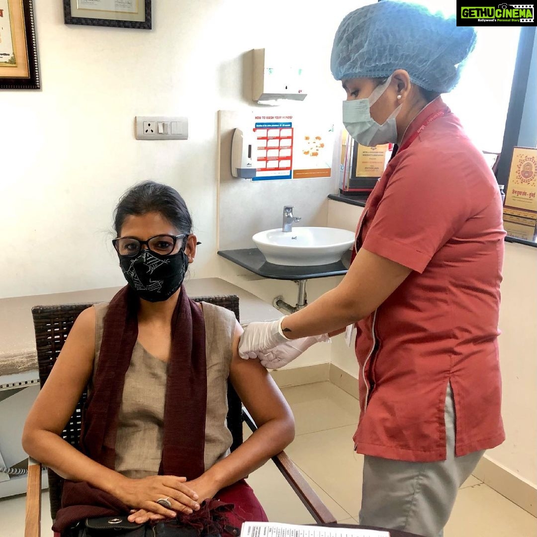 Nandita Das Instagram - Got my second dose finally! Thanks to many companies like @tiemumbai_ and people like @farhanahaque who are conducting massive vaccination drives. Everybody please please please get your shot. The safe you are, the safer others are. And the safer others are, the safer you are! 🤗