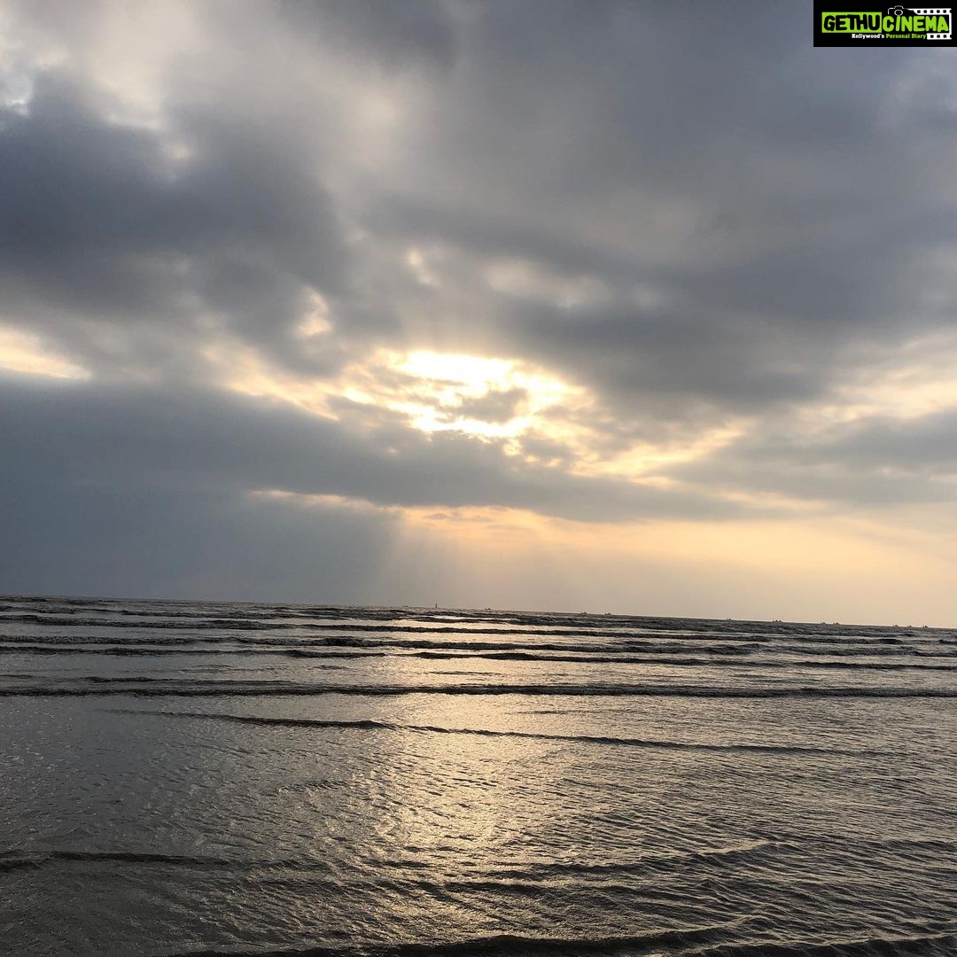 Nandita Das Instagram - Till the skies turned blue. #sky #sea