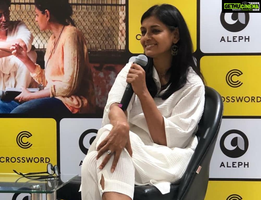 Nandita Das Instagram - Yet another conversation on the book "Manto and I", although I always end up talking more about Manto the man, than the film or the book. Infact, I like it that way! Anjum Rajabali made the conversation lively and deep, all at the same time. @crosswordbookstores #anjumrajabali Crossword