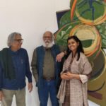 Nandita Das Instagram - With my father and B V Doshi, the great architect - in Ahmedabad at his house and at the mural site where Baba is working.