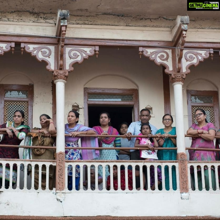 Nandita Das Instagram - While many parts of the country are getting fewer shows than we expected, happy to see @MantoFilm playing on many screens in Gujarat! We recreated Lahore in Vaso, a quaint, beautiful village in #Gujarat. Would like to thank them for having us and I hope they like the film! Photos by @adityavarmaarts