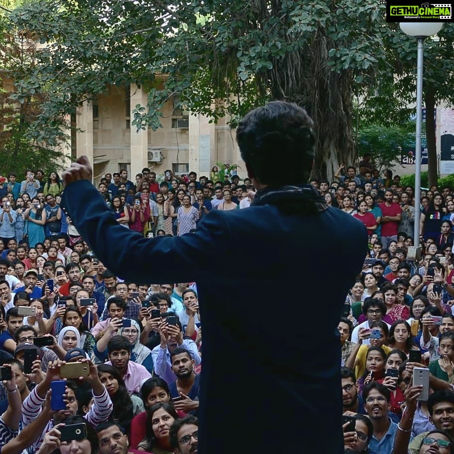 Nandita Das Instagram - Scenes from the @MantoFilm JNU visit. The students' excitement and enthusiasm made me reminisce about my days in college. Nawaz enthralled them by reciting dialogues from the film. #Mantoiyat #MantoLivesOn