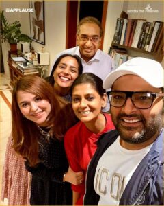 Nandita Das Instagram - ✅ 🍽️ Your Order is Placed 📦 🛵 Applause Entertainment & Nandita Das Initiatives are thrilled to present the most exciting collaboration of the year. Writer-Director-Producer Nandita Das teams up with Kapil Sharma in a never seen before avatar of a food delivery rider. Kapil will be joined by Shahana Goswami as the female lead. Filming soon! @applausesocial @nanditadasofficial @sameern @segaldeepak @kapilsharma @shahanagoswami @chainanisunil @lordmeow @garg.prasoon @devnidhib #samirpatil