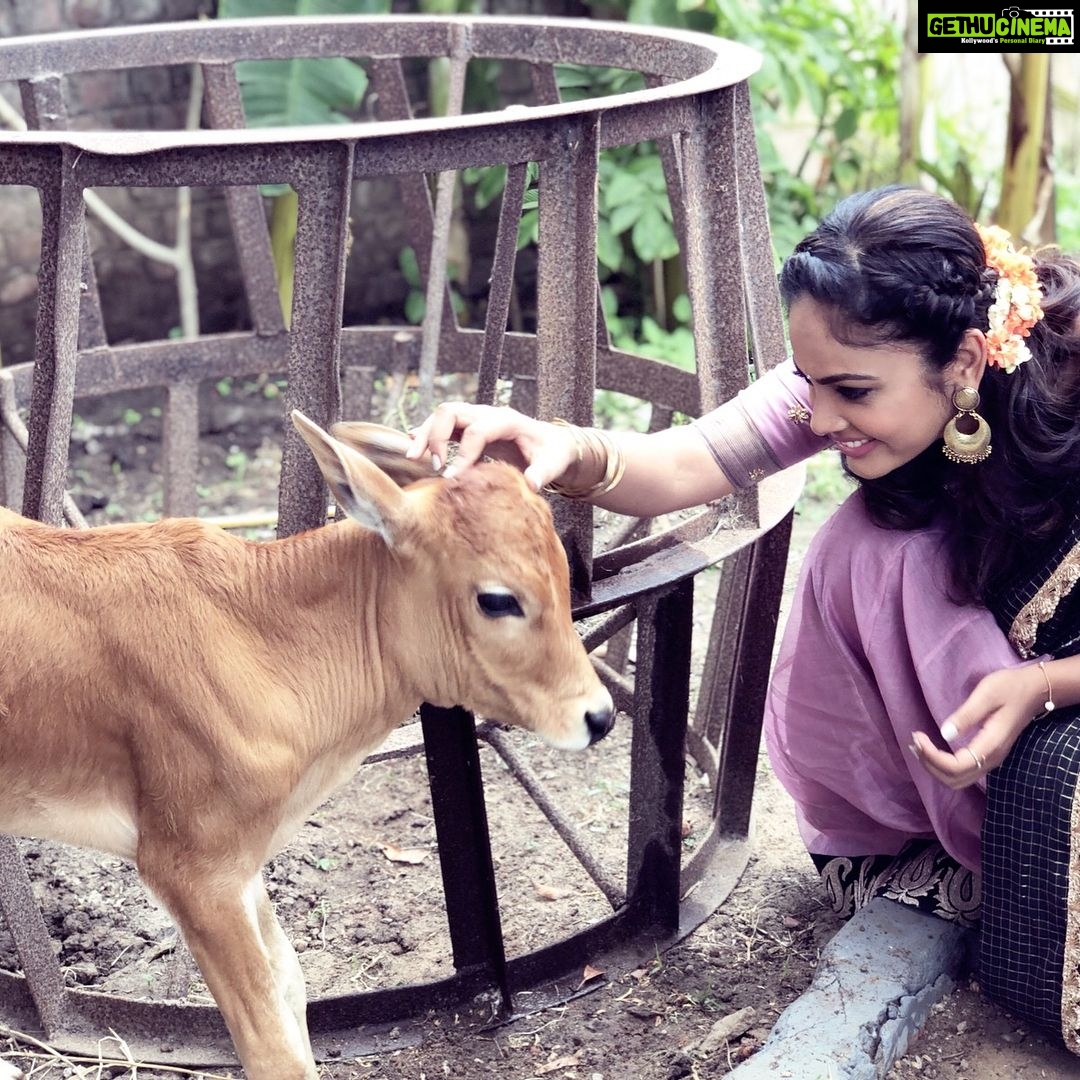 Nandita Swetha Instagram - Jus loved these random pics. Innocence n love๐๐๐๐งกโค๏ธ๐๐ค๐๐๐ #Baby #Kiss #love #Shootmode #Innocence #Amalapuram