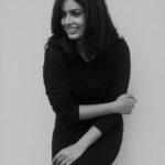 Nandita Swetha Instagram - M not perfect but I have confidence-)) #Broclick #Blackwhite #smile #Actress #poser #Influencer