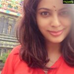 Nandita Swetha Instagram – I feel so good whn m myself. No need to have a fake smile. #Naturalme #Templetime #Peace