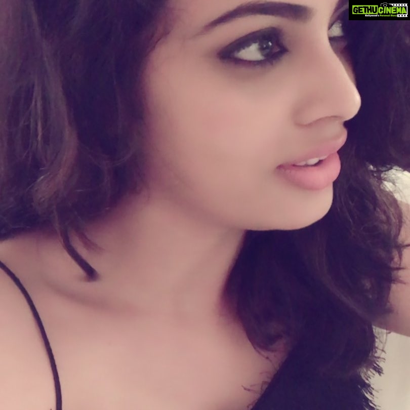 Nandita Swetha Instagram - Thatβs how I look like whn m confused πππ