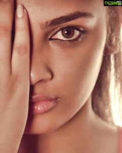 Nandita Swetha Instagram - Yo want something eye catching, so it pops in pictures😍 @antonyfernandophotography