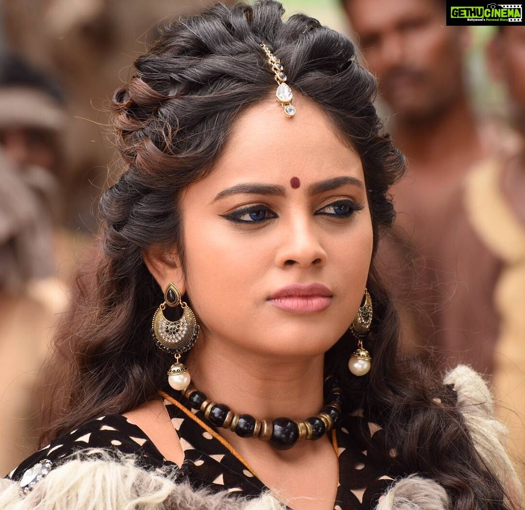 Nandita Swetha Instagram - Queen me-) #Puli #diffrrentlook #Lovedit #Vijayrocks 😍😍😍