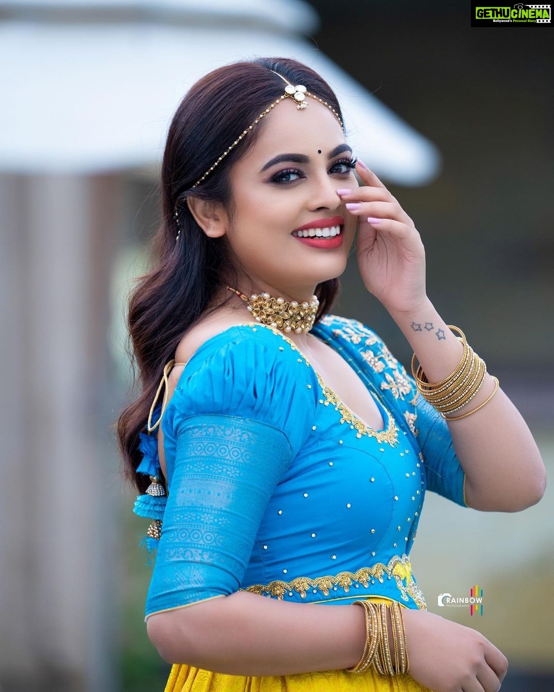 Nandita Swetha Instagram - #invisalign is one the important journey I took in my life. It gave me full of confidence to smile and refer to many more. Thanks to my doc @preethi_udhayaraja for always assisting and guiding. . Absolute bliss Wearing @ajanthasboutique . PC- @rainbow_photography_official Mua @glamup_by_gunashree Hair @artistryby_kavya . #photoshoot #southindian Bangalore, India