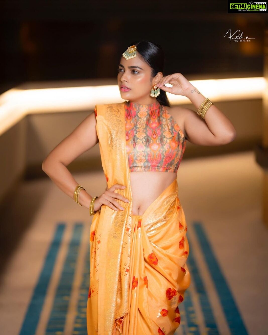 Nandita Swetha Instagram - That’s the color I wanted to try since then. . Saree from @kriyavriddhi_boutique Accessories from @flauntandflairofficial PC- @they_call_me_keshu . Makeup @makeupbyganesh Hair @vadhuvumakeupstudio Asst @thiru_kshtriyas . #saree #deepavali #poses