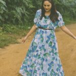 Nandita Swetha Instagram - That glow from my inner happiness🧚🏼‍♀️🧚🏼‍♀️ . Wearing @fathimacollection_online_shop2 . Makeup @munna_makeup_artist . Hair - @vadhuvumakeupstudio . #rain #pose #collaboration