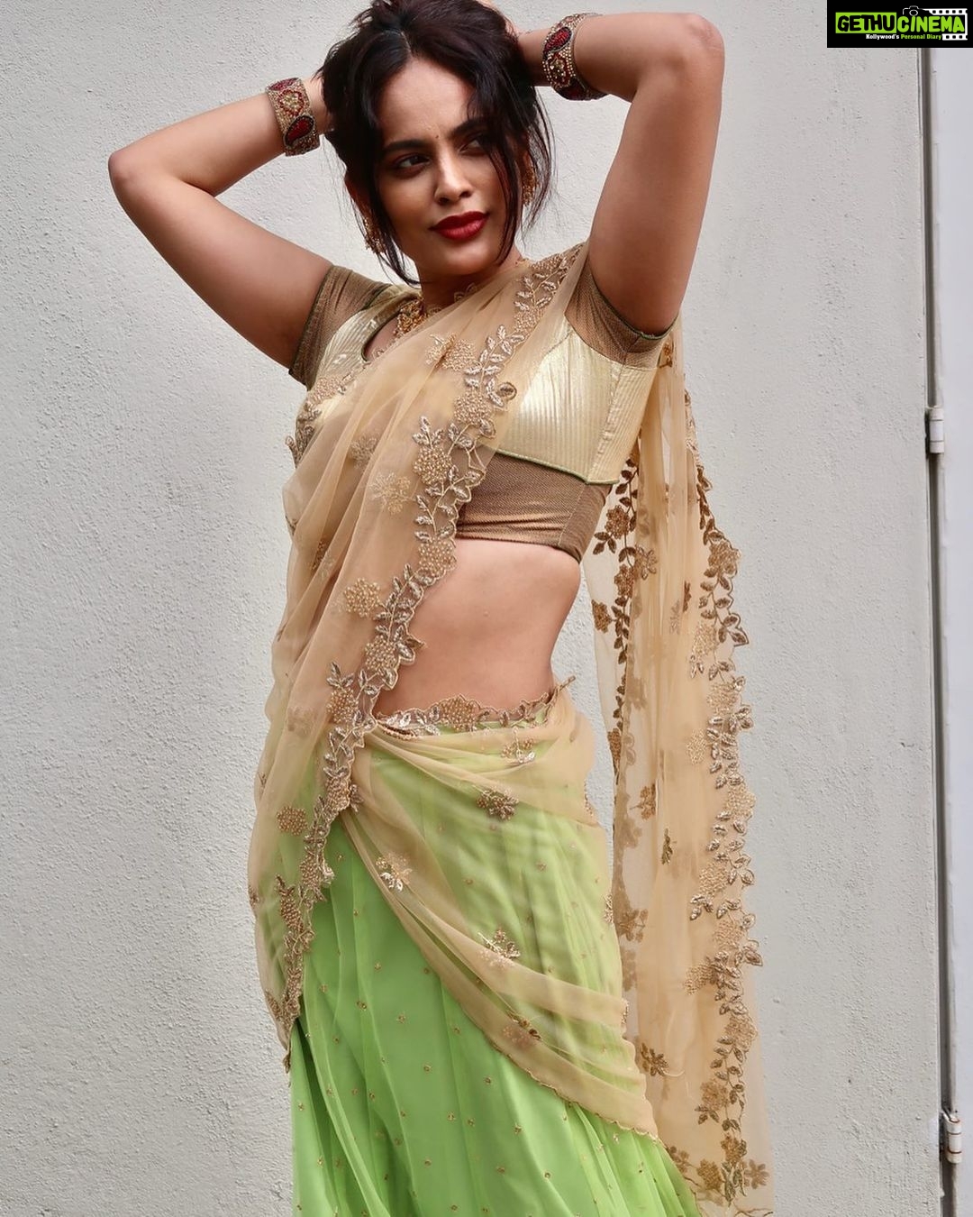 Nandita Swetha - 52.9K Likes - Messy girl❤️❤️
.
Wearing @red_carpet_.dresses
.
#halfsaree #green #goldencolor #frizzyhair #messy #collaboration #greenskirt #indiangirl #south #ootd #click #G7x #canon