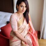 Nandita Swetha Instagram - Have a great week ahead family❤️❤️ . Saree from @d_blossoms_saree . #homely #sareelove #sareepic #sareelook #sareelove #sareedraping #collaboration #actress #nanditaswetha #nandita #peachsaree #straighthair #instapic #instagram #insta #ootd #south #southindian #tfi