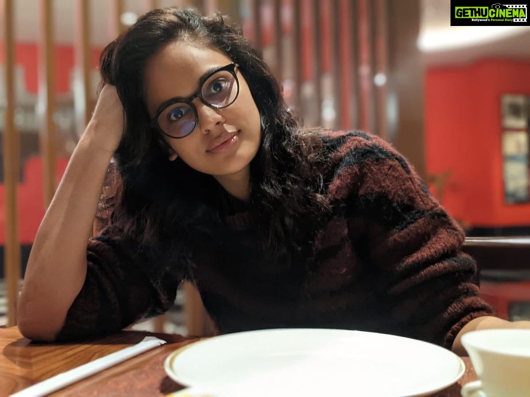 Nandita Swetha Instagram - Never ending food cravings❤️❤️ . . . #nomakeup #curlyhair #burberry #only #brand #veromoda #dinner #dinnertime #climate #july2021 #sweater #portrait #pixel